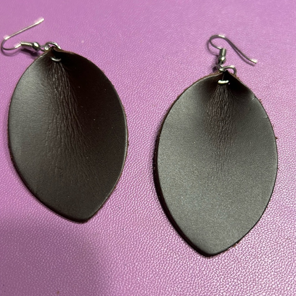 Leather earrings